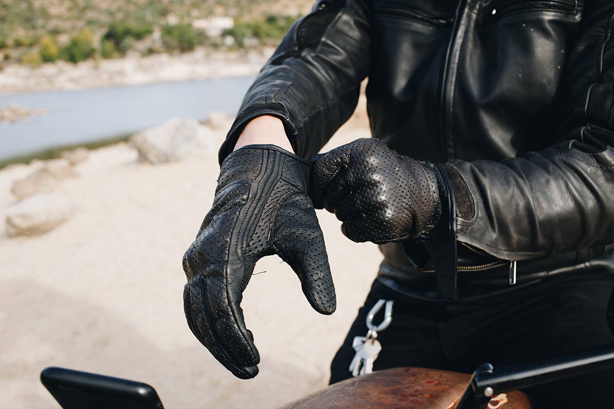 Saber la talla de guantes para moto